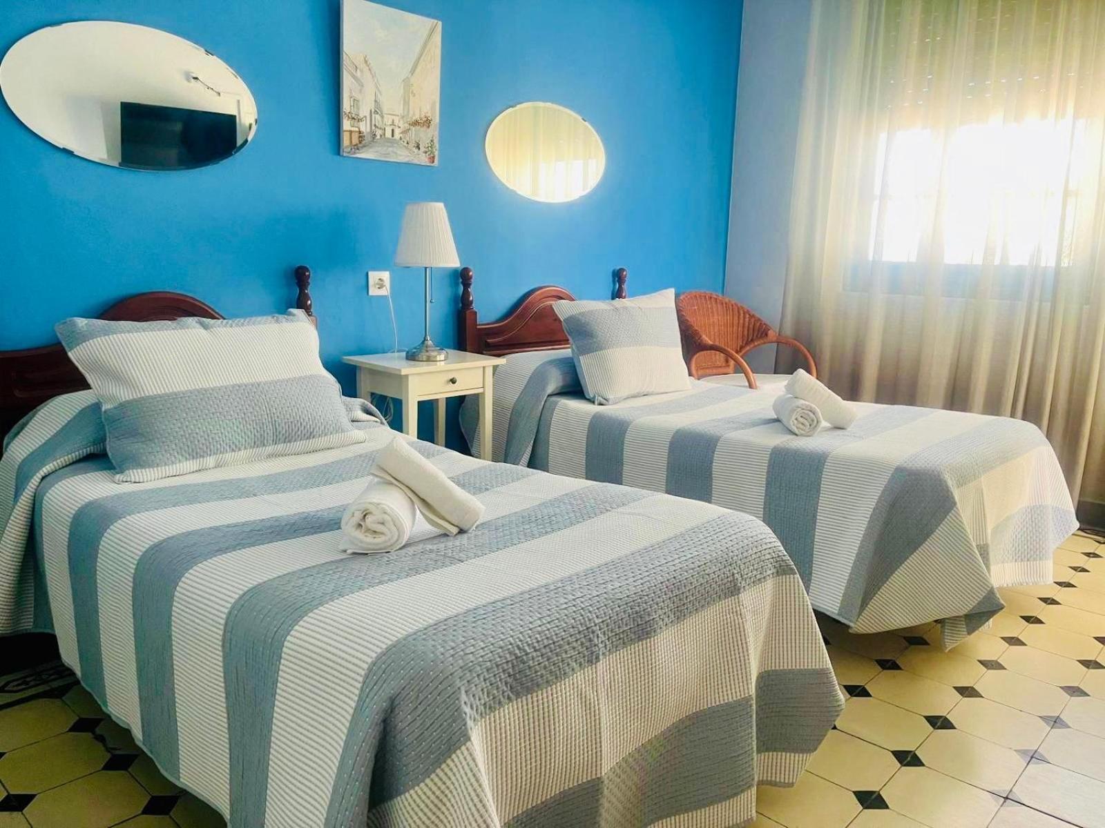 Hostal El Faro Чипиона Экстерьер фото