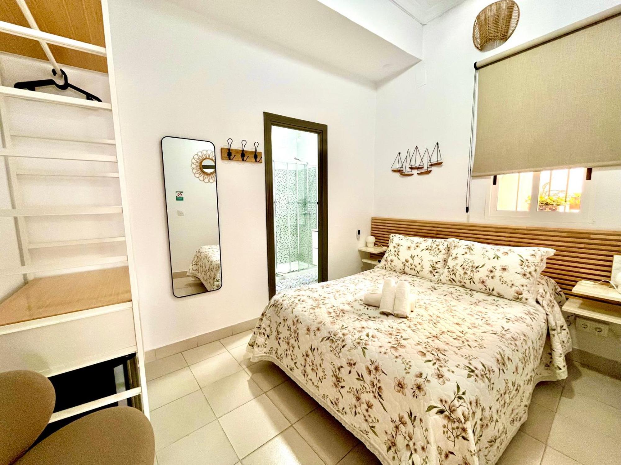 Hostal El Faro Чипиона Экстерьер фото