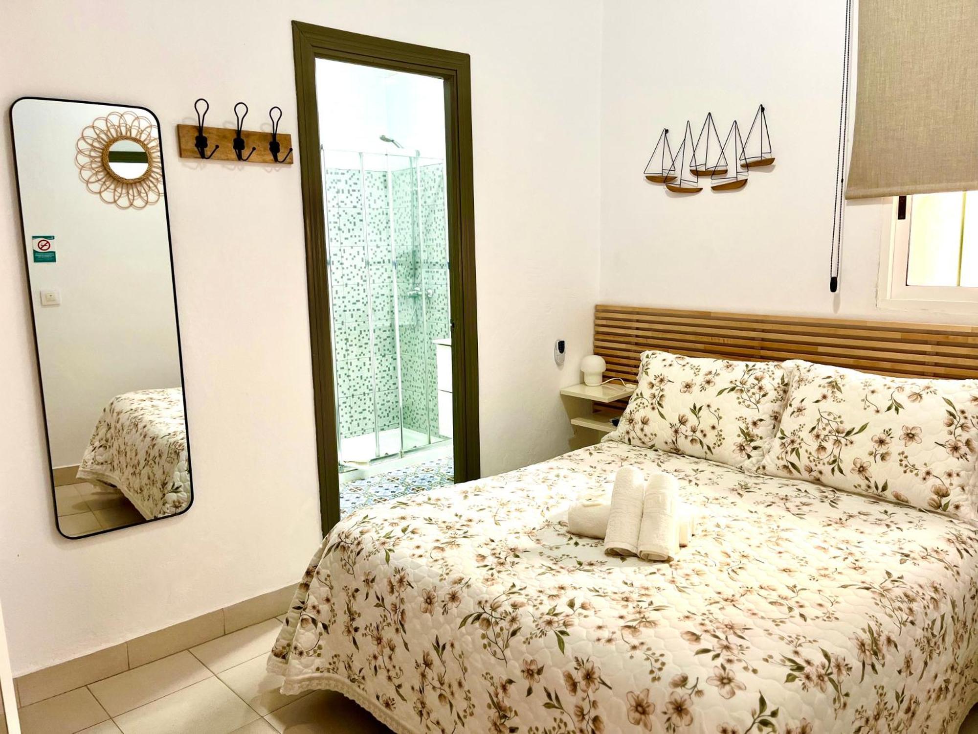 Hostal El Faro Чипиона Экстерьер фото
