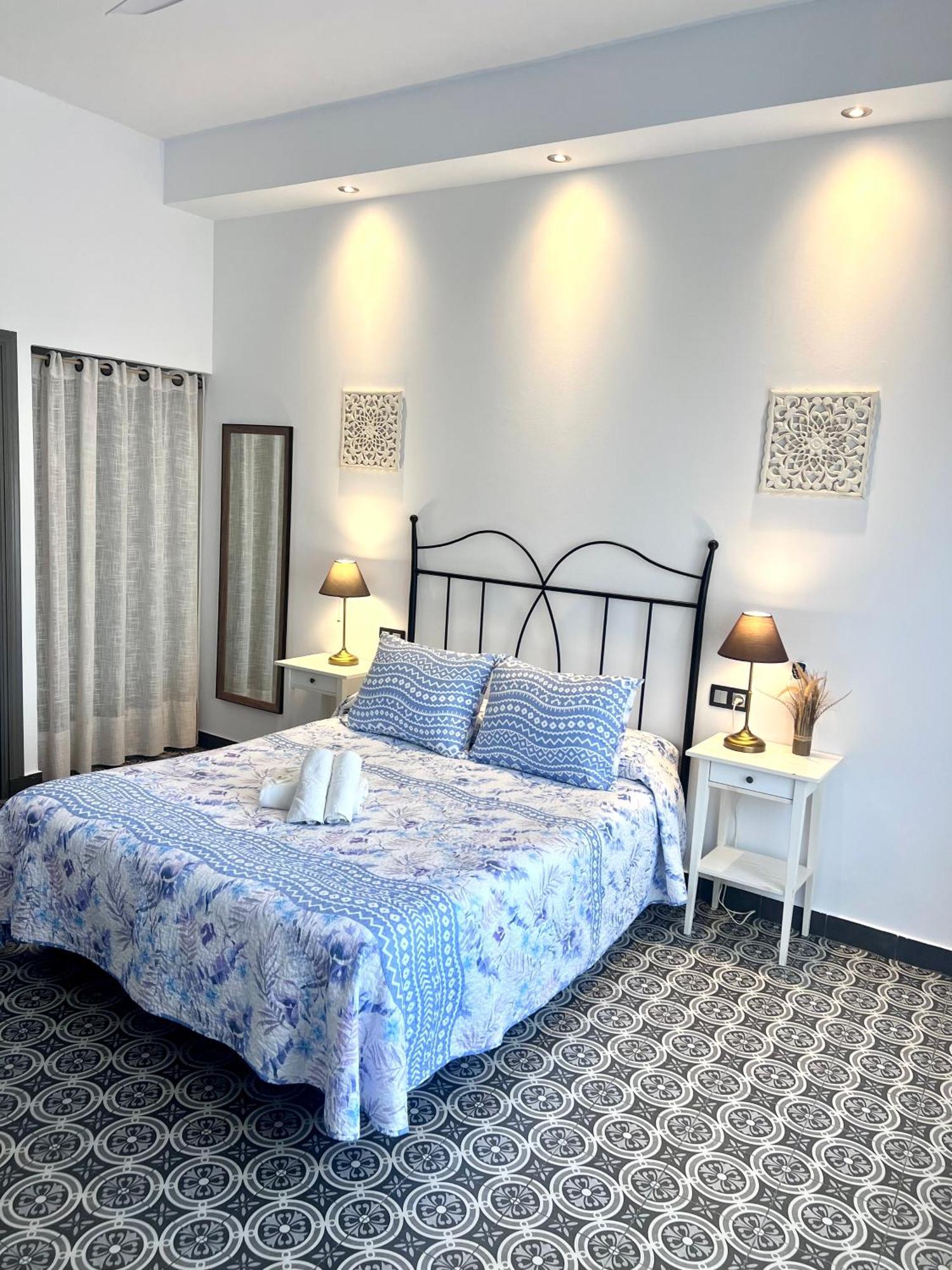 Hostal El Faro Чипиона Экстерьер фото