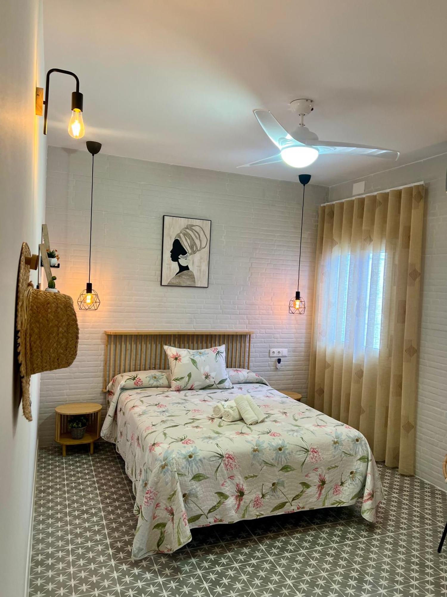 Hostal El Faro Чипиона Экстерьер фото